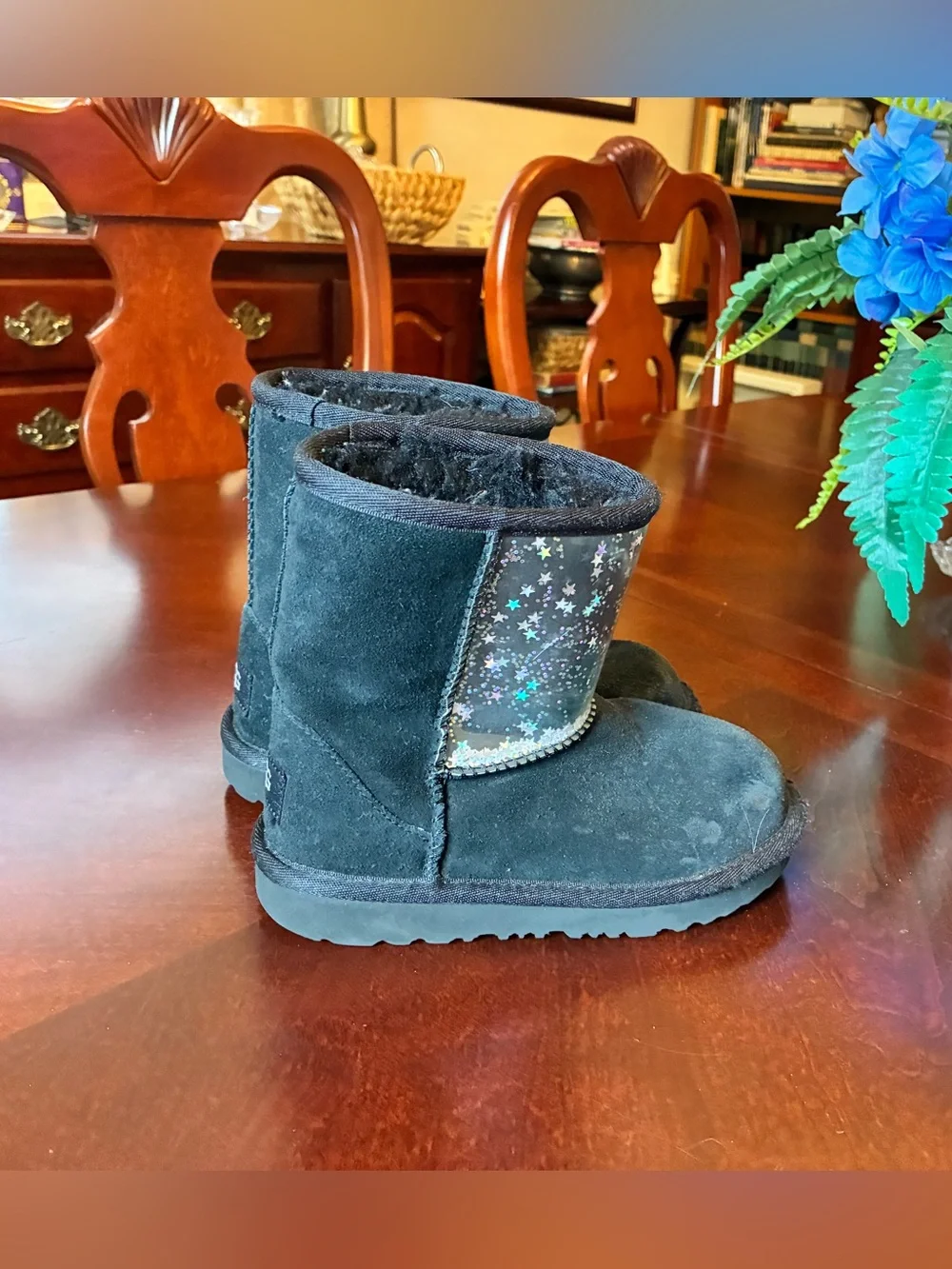 UGG Kids Classic II Clear Glitter Black Star Winter Boots Size 11